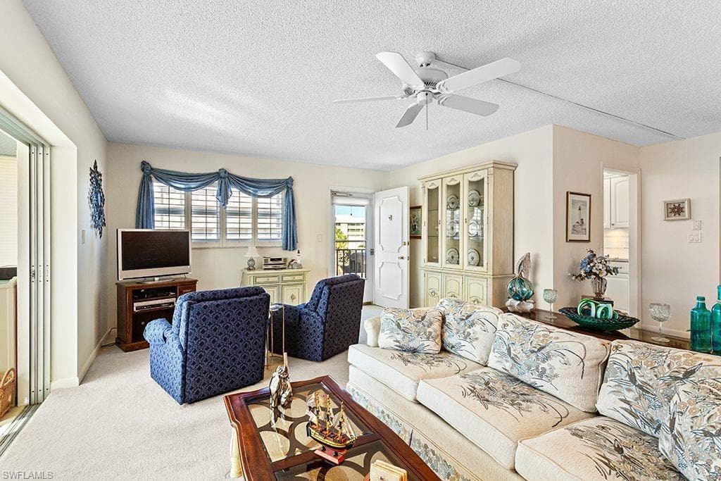 222 Harbour Dr 314, Naples, FL 34103-6