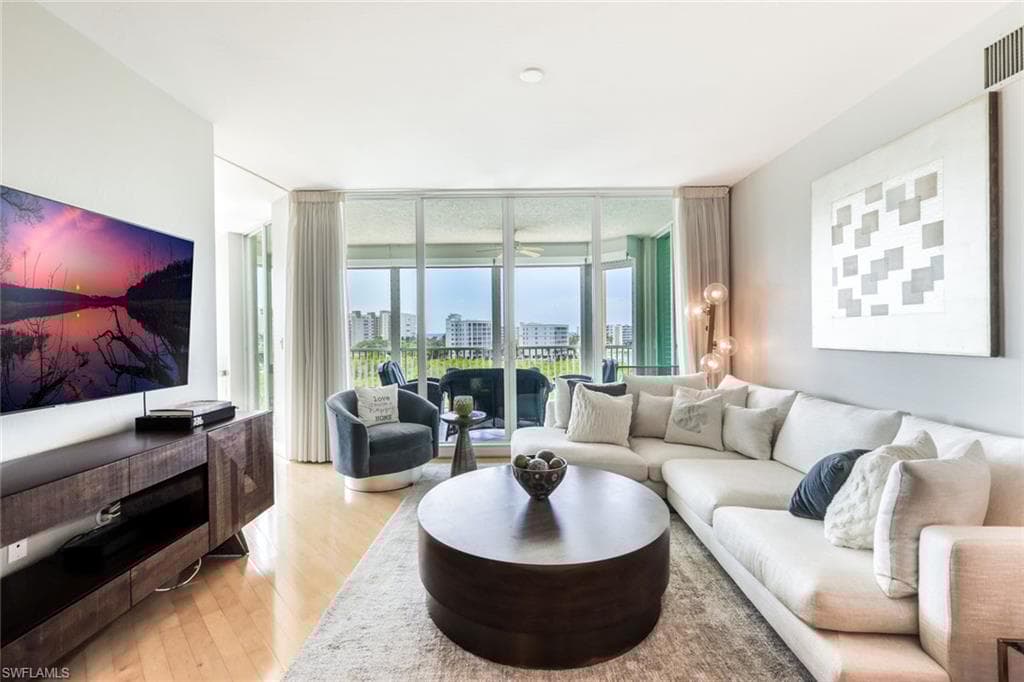 300 Dunes Blvd 505, Naples, FL 34110-10