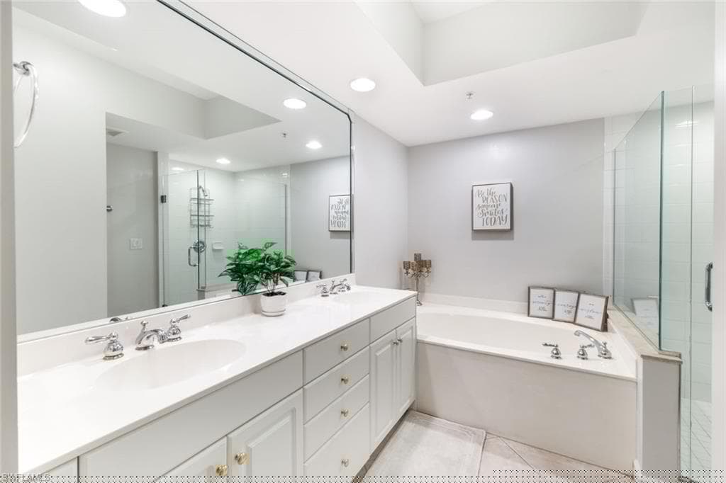 300 Dunes Blvd 505, Naples, FL 34110-25