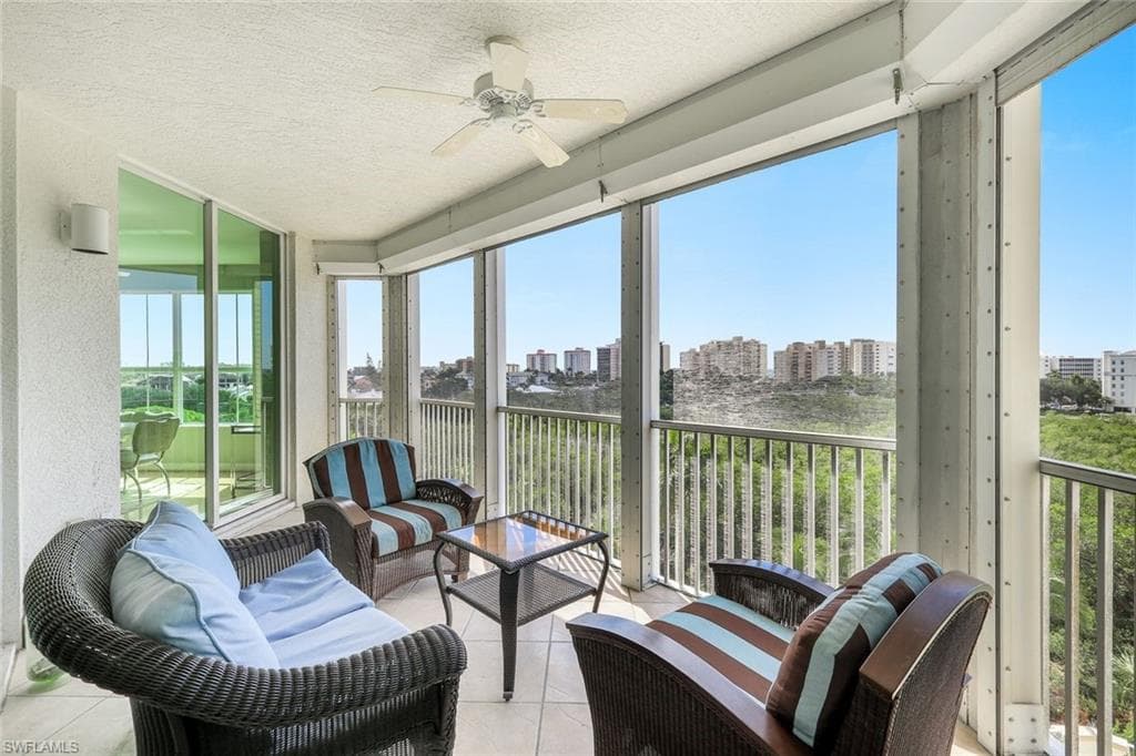 300 Dunes Blvd 505, Naples, FL 34110-32