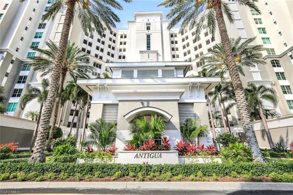 300 Dunes Blvd 505, Naples, FL 34110-3