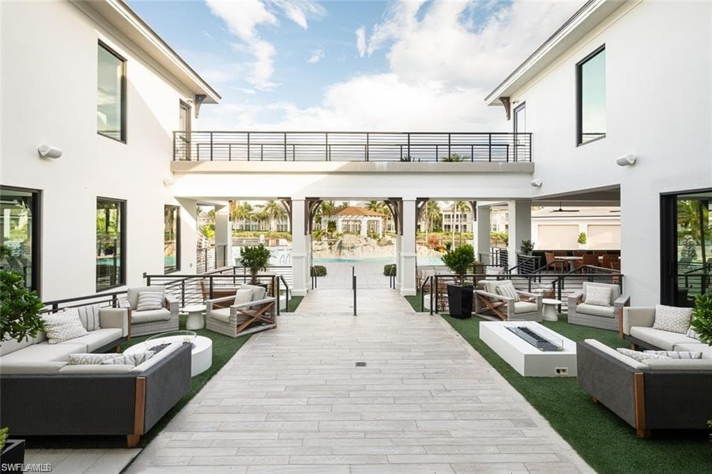 300 Dunes Blvd 505, Naples, FL 34110-46