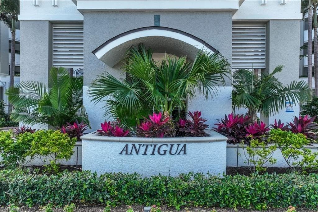 300 Dunes Blvd 505, Naples, FL 34110-4