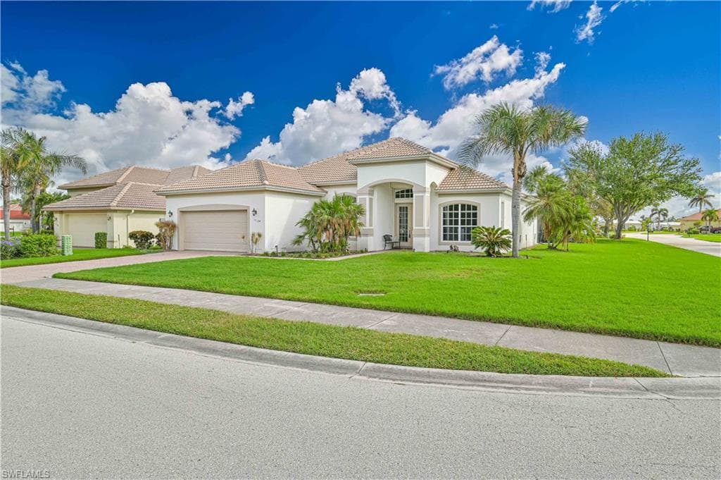 11124 Sea Tropic Ln, Fort Myers, FL 33908-2