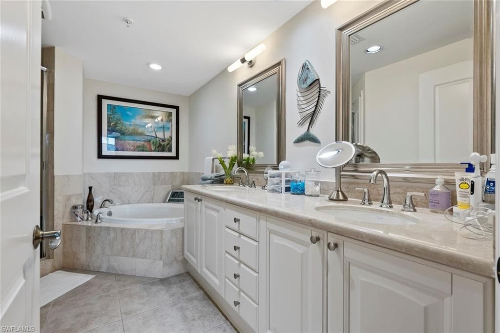 1005 Sandpiper St C-202, Naples, FL 34102-16