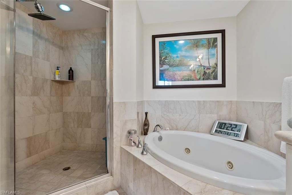 1005 Sandpiper St C-202, Naples, FL 34102-17