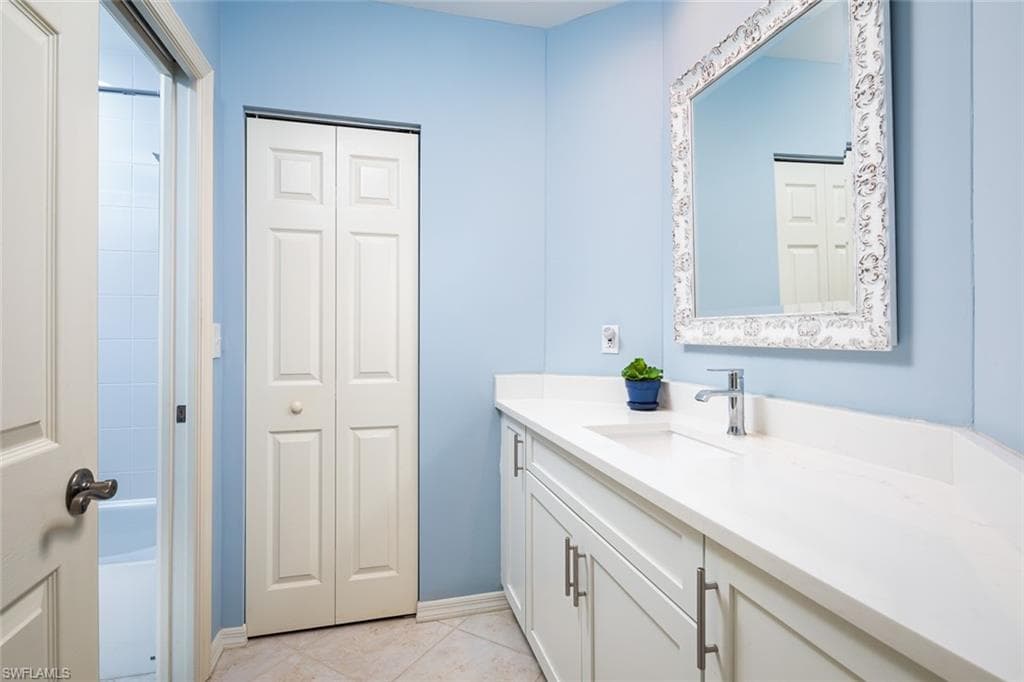 460 Launch Cir Penthouse 01, Naples, FL 34108-14
