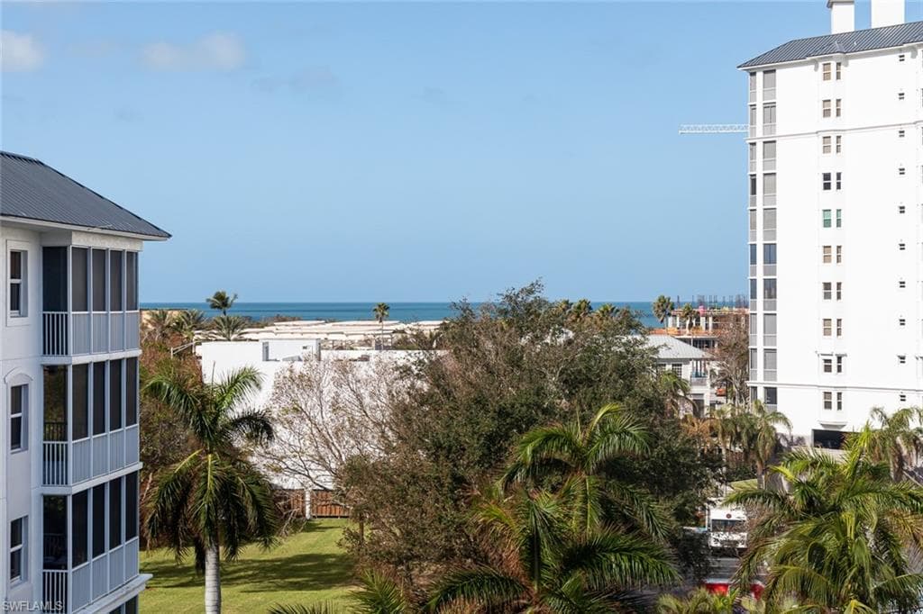 460 Launch Cir Penthouse 01, Naples, FL 34108-18