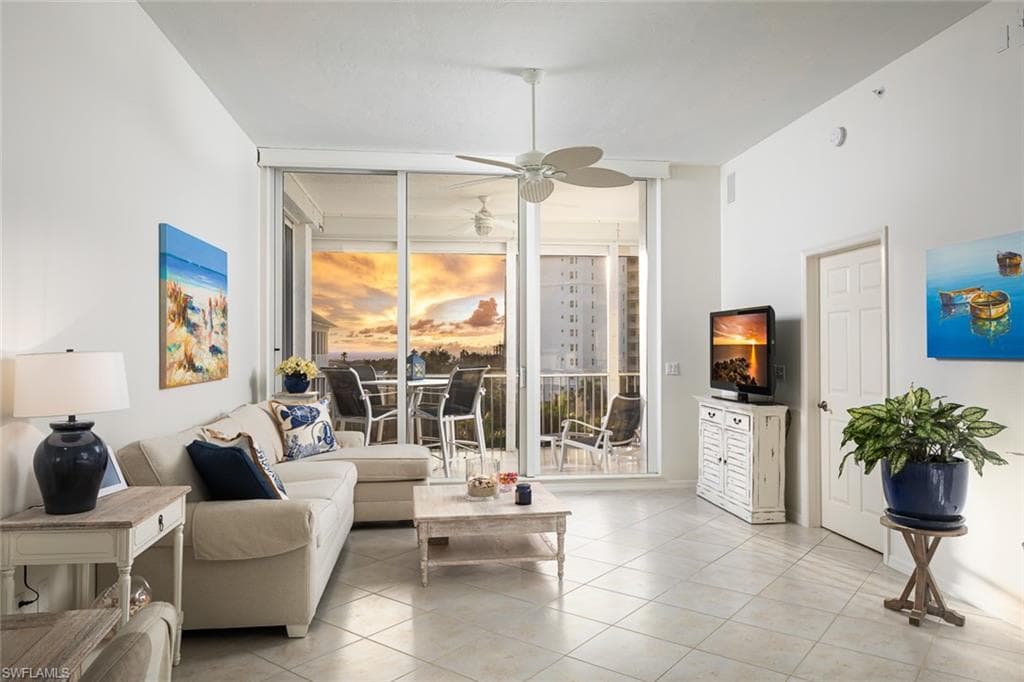 460 Launch Cir Penthouse 01, Naples, FL 34108-3