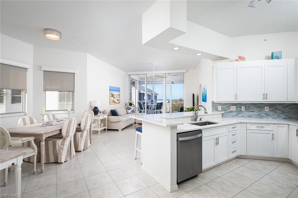 460 Launch Cir Penthouse 01, Naples, FL 34108-5