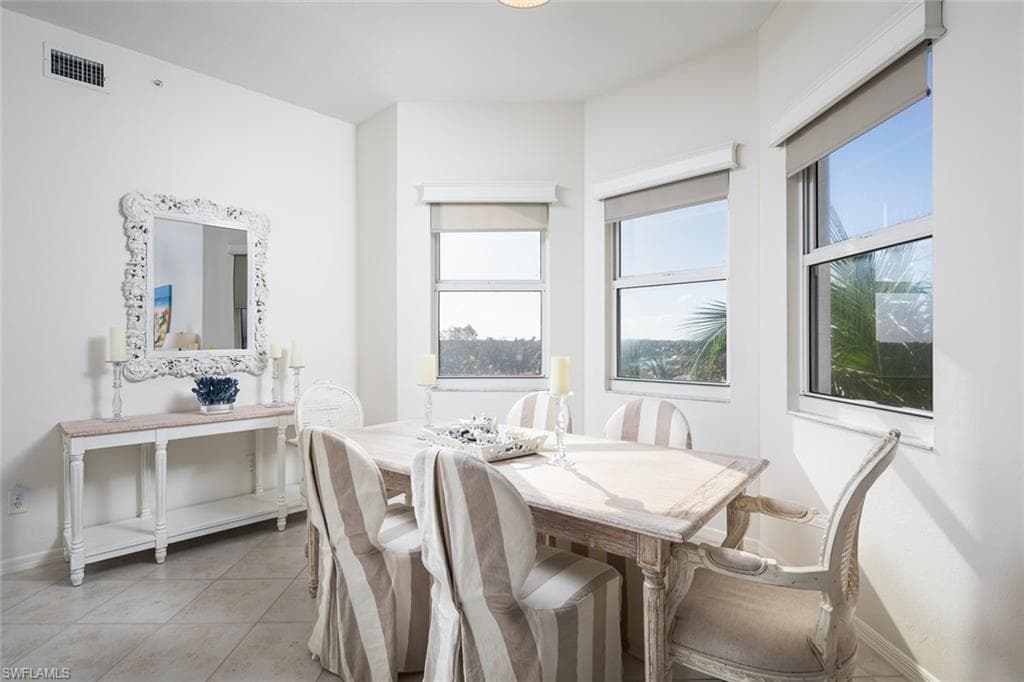 460 Launch Cir Penthouse 01, Naples, FL 34108-7