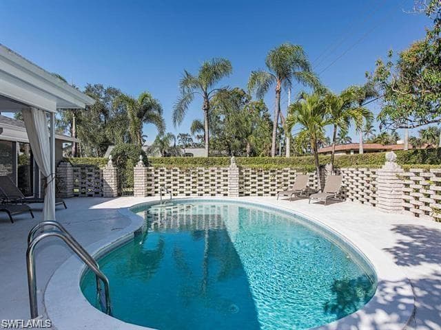 1175 Sandpiper St, Naples, FL 34102-3