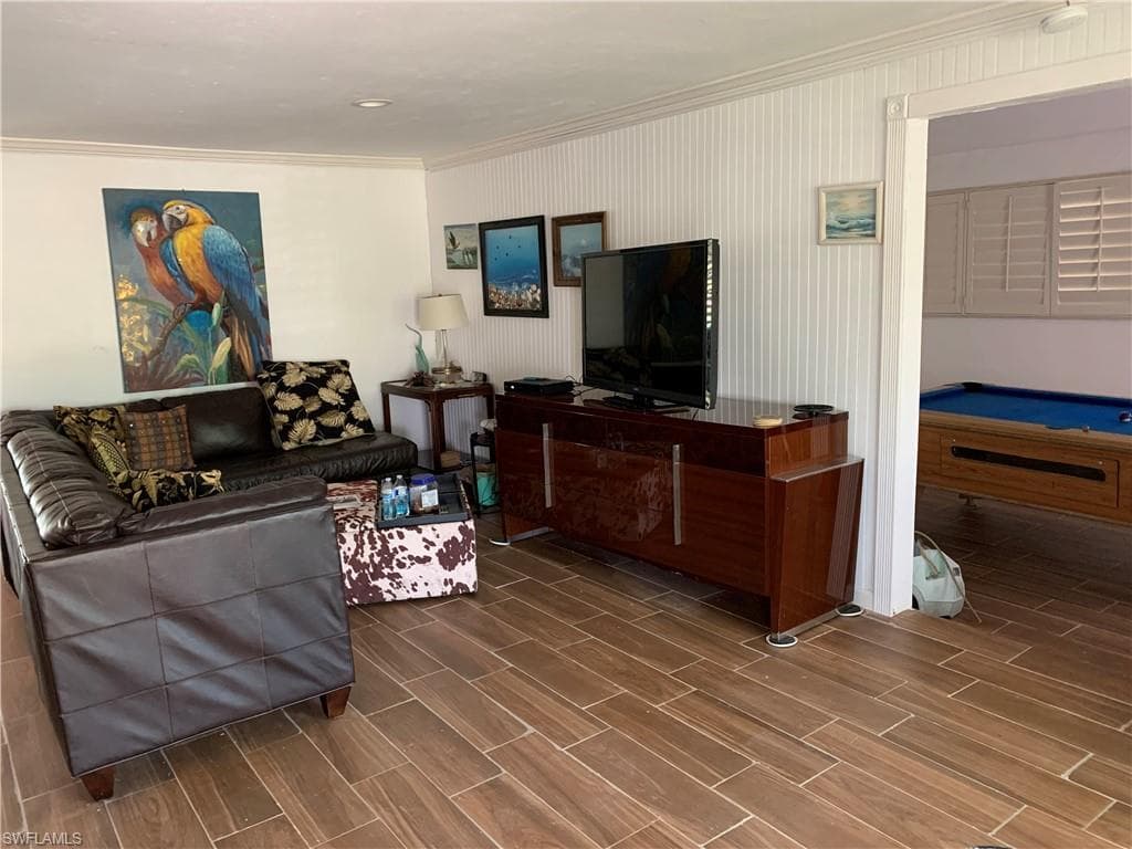 1175 Sandpiper St, Naples, FL 34102-6