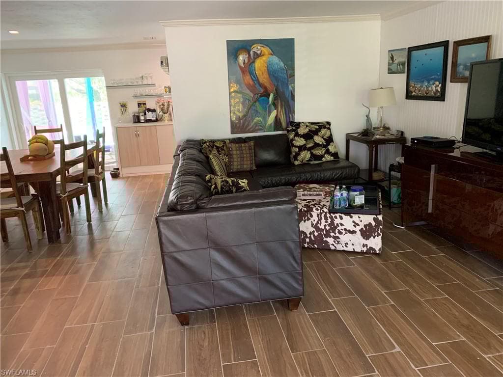 1175 Sandpiper St, Naples, FL 34102-8
