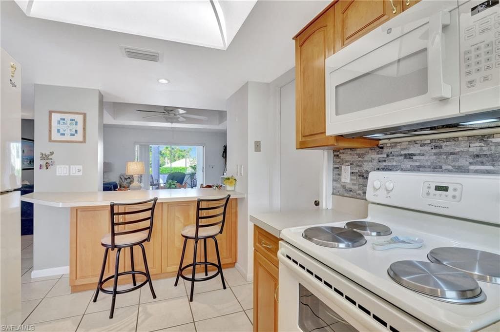 8 Watercolor Way 8, Naples, FL 34113-2