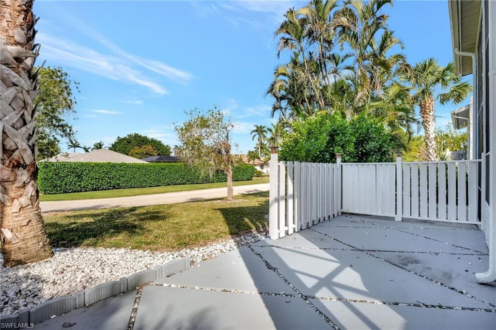 8 Watercolor Way 8, Naples, FL 34113-41
