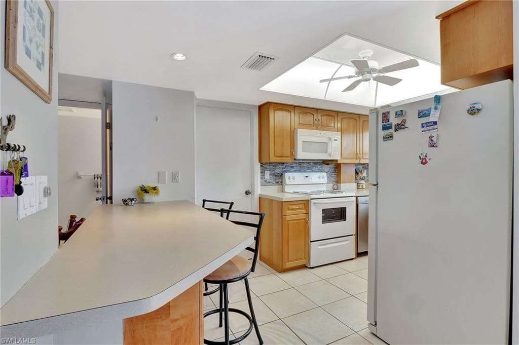 8 Watercolor Way 8, Naples, FL 34113-6