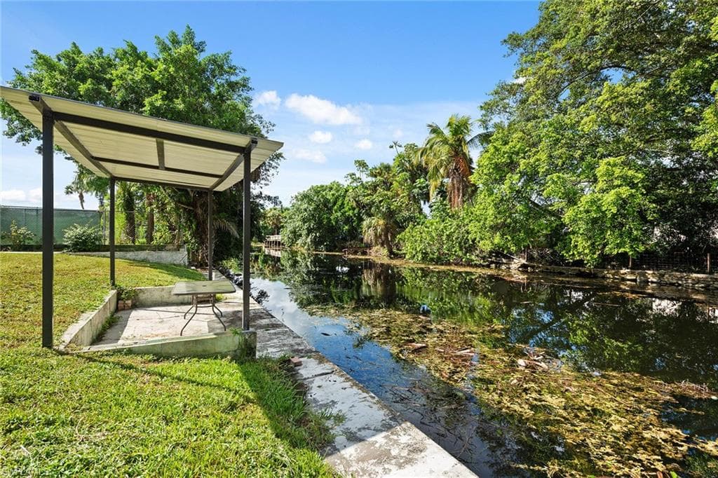 2185 41st Ter SW, Naples, FL 34116-32