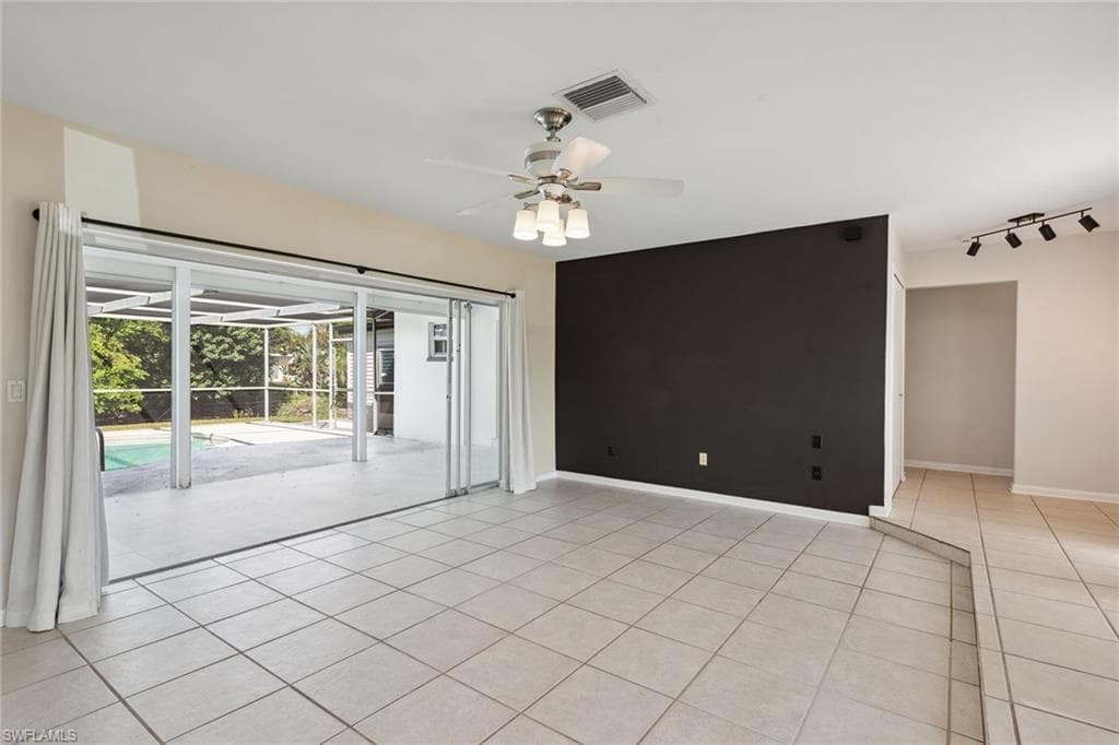 2185 41st Ter SW, Naples, FL 34116-3