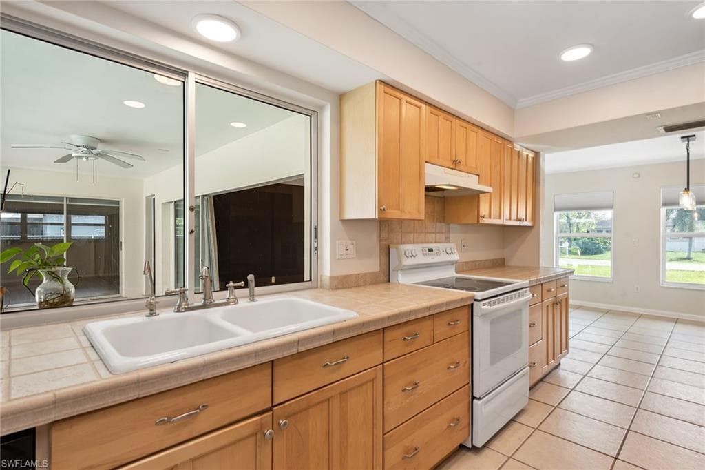 2185 41st Ter SW, Naples, FL 34116-8