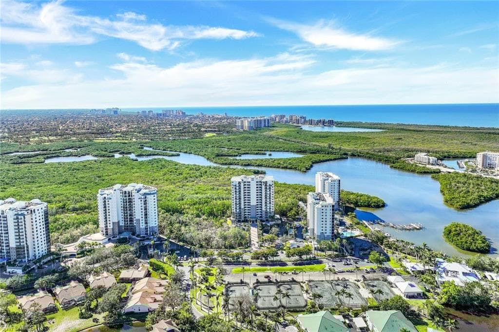 425 Cove Tower Dr 701, Naples, FL 34110-10