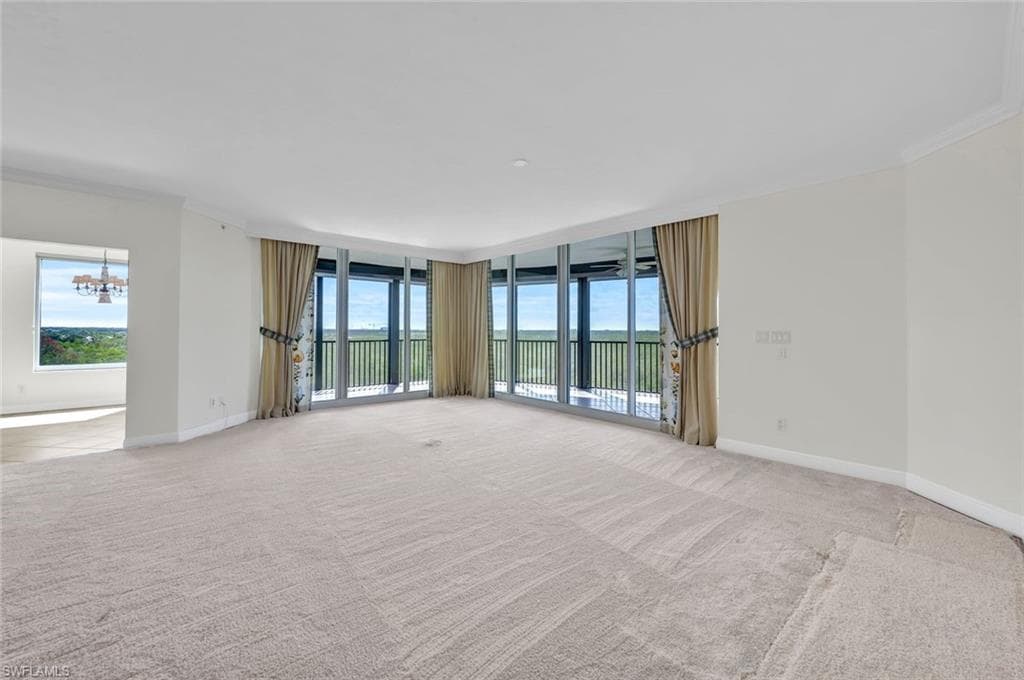 425 Cove Tower Dr 701, Naples, FL 34110-16