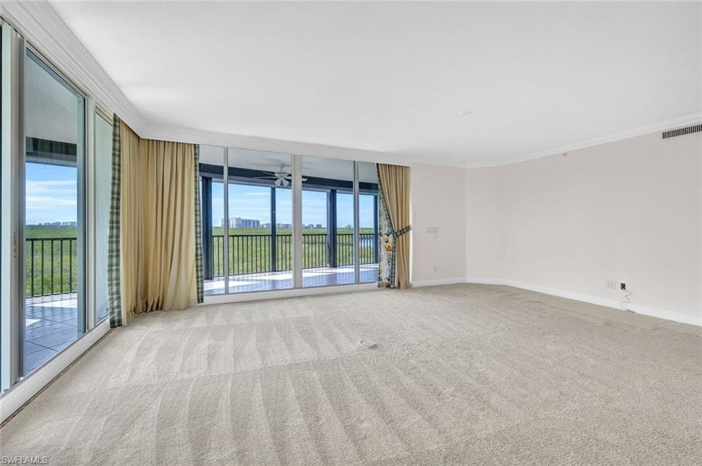 425 Cove Tower Dr 701, Naples, FL 34110-17