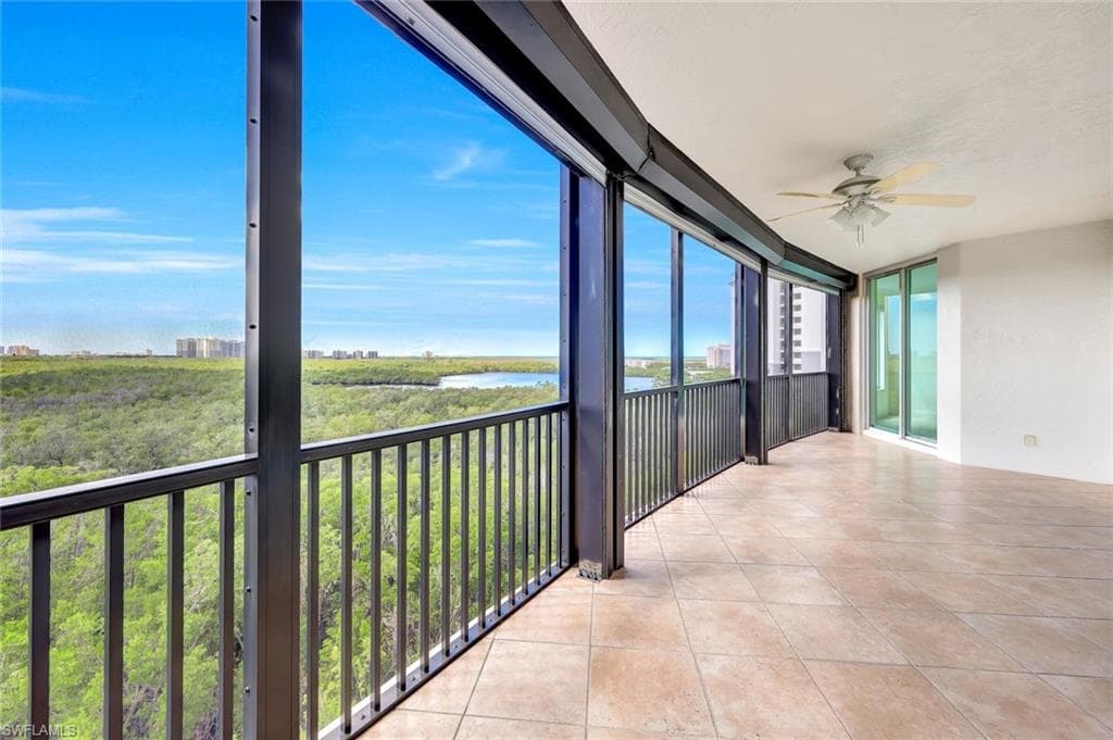 425 Cove Tower Dr 701, Naples, FL 34110-18
