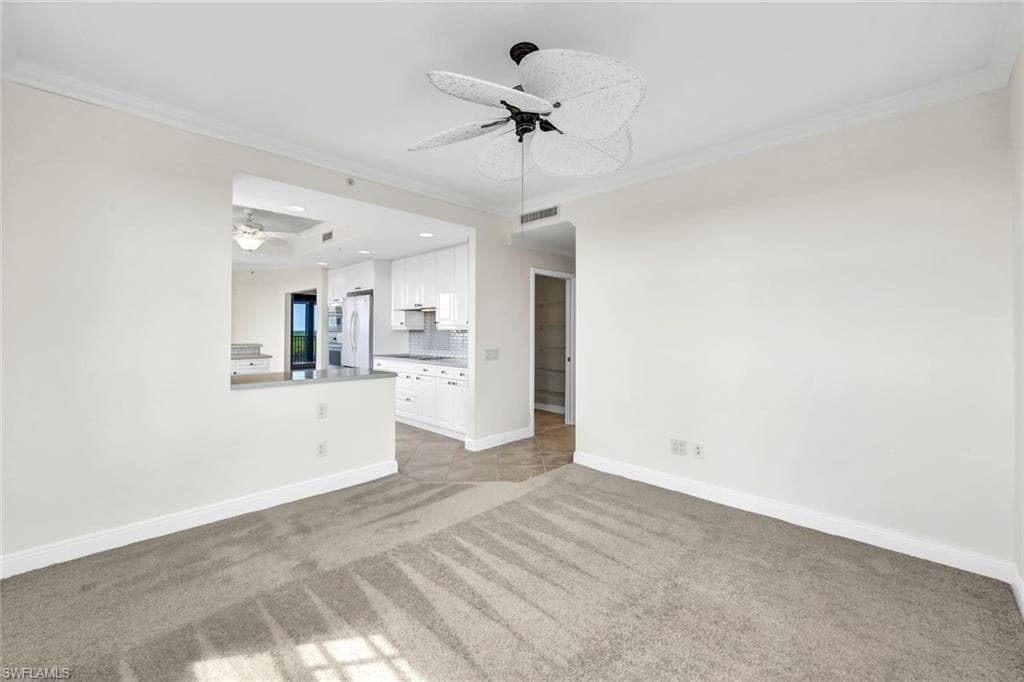 425 Cove Tower Dr 701, Naples, FL 34110-22