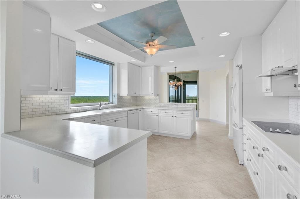 425 Cove Tower Dr 701, Naples, FL 34110-2