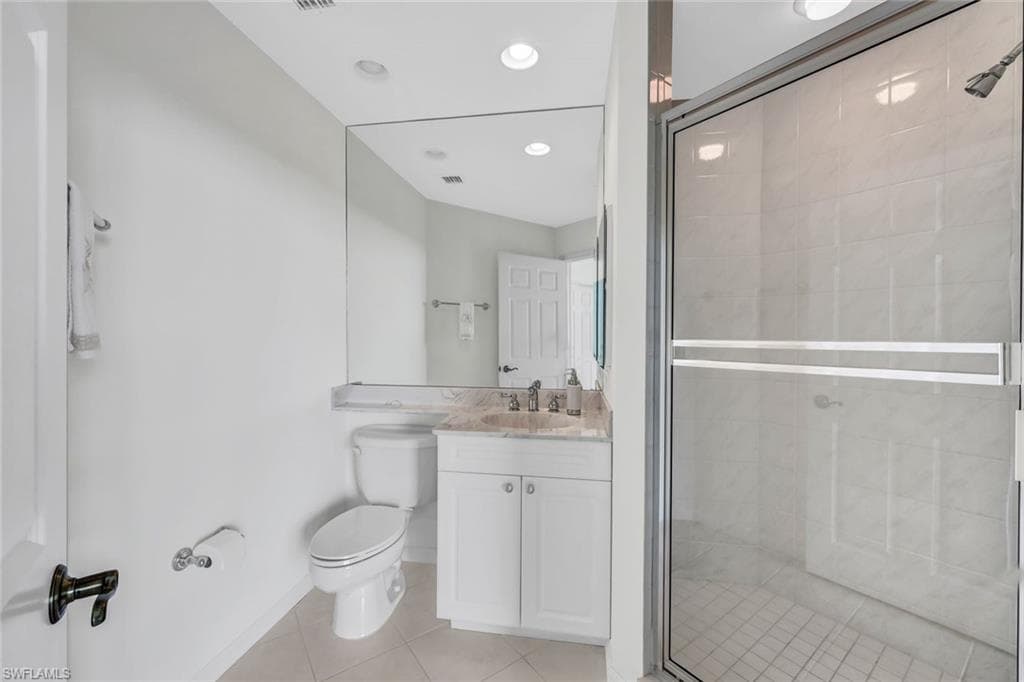 425 Cove Tower Dr 701, Naples, FL 34110-29