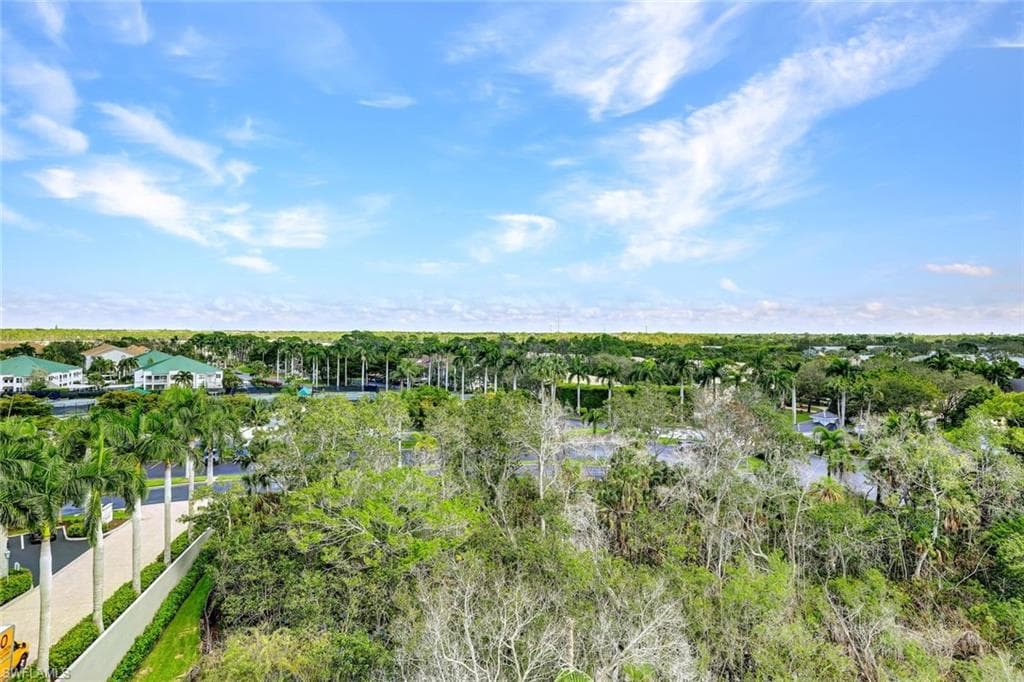 425 Cove Tower Dr 701, Naples, FL 34110-31