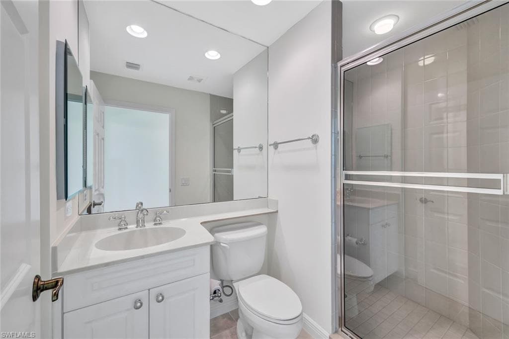 425 Cove Tower Dr 701, Naples, FL 34110-33