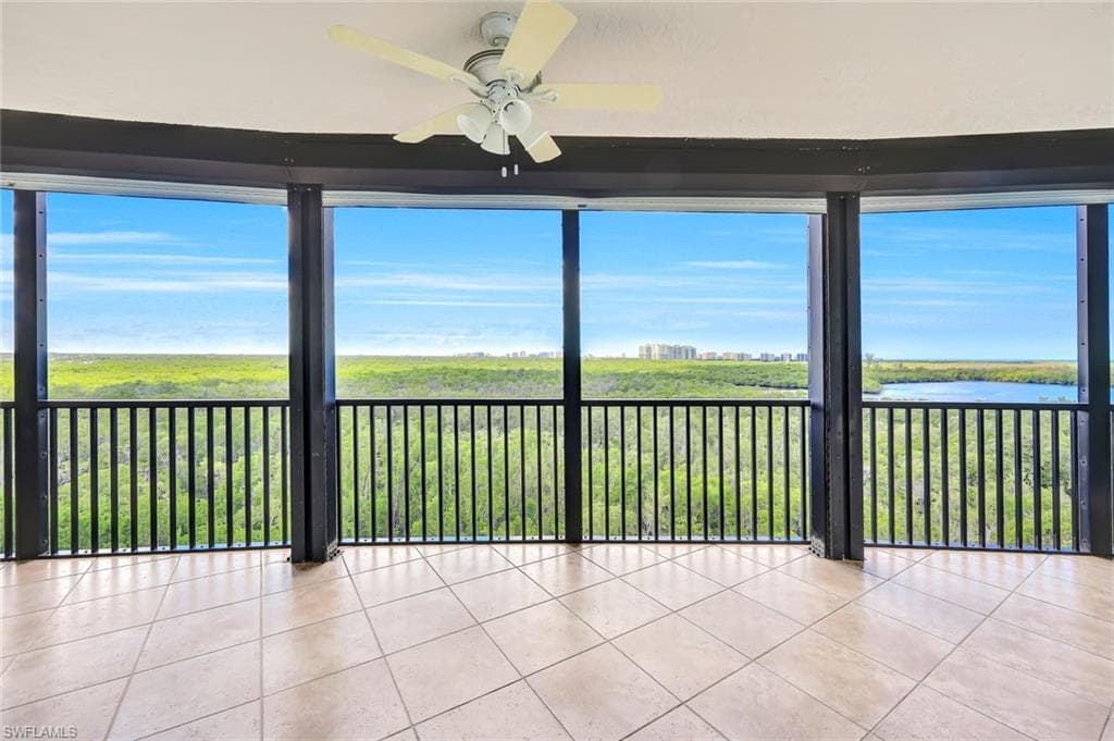 425 Cove Tower Dr 701, Naples, FL 34110-36