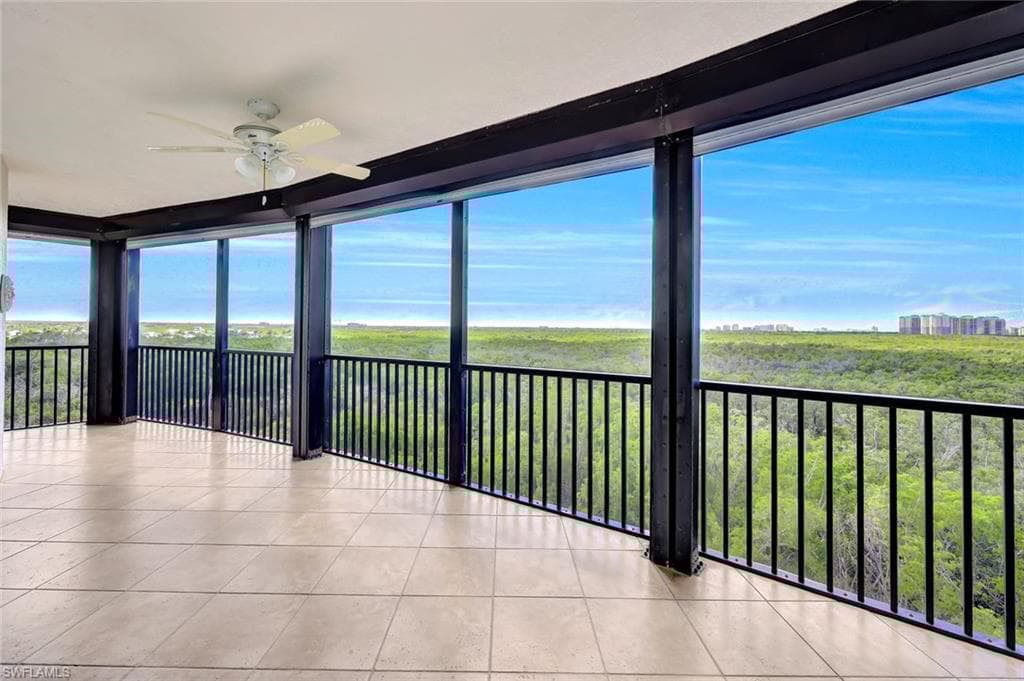 425 Cove Tower Dr 701, Naples, FL 34110-37
