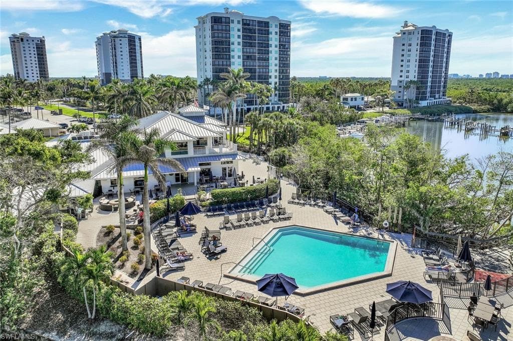425 Cove Tower Dr 701, Naples, FL 34110-41