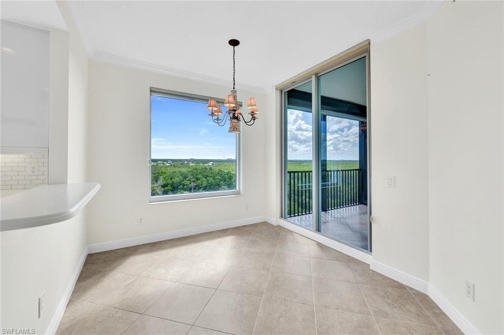 425 Cove Tower Dr 701, Naples, FL 34110-6