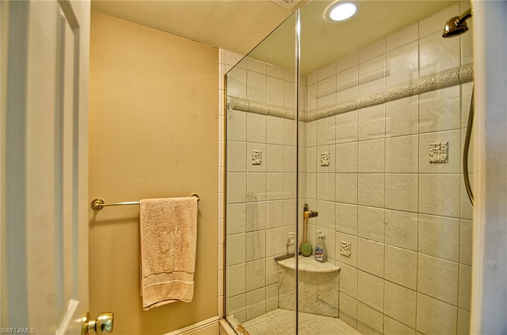 4031 Gulf Shore Blvd N 8e, Naples, FL 34103-17
