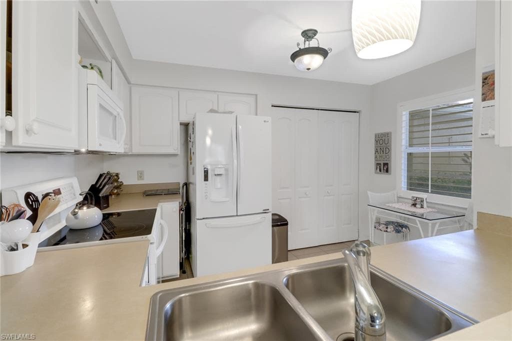 1051 Foxfire Ln 105, Naples, FL 34104-10