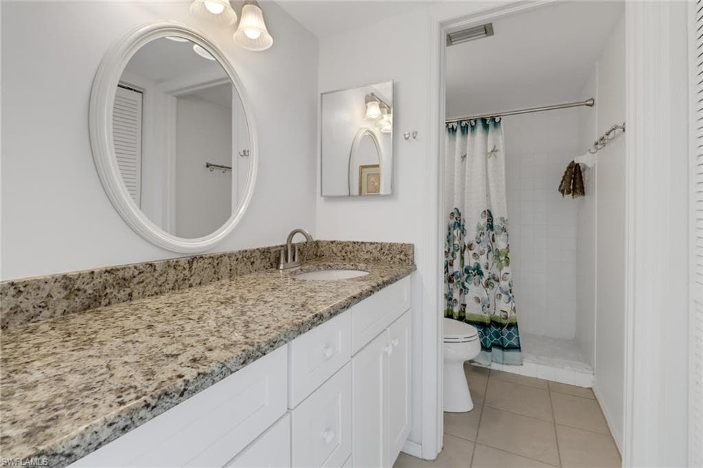 1051 Foxfire Ln 105, Naples, FL 34104-21