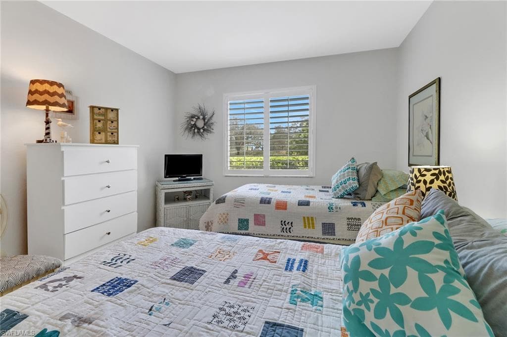 1051 Foxfire Ln 105, Naples, FL 34104-25