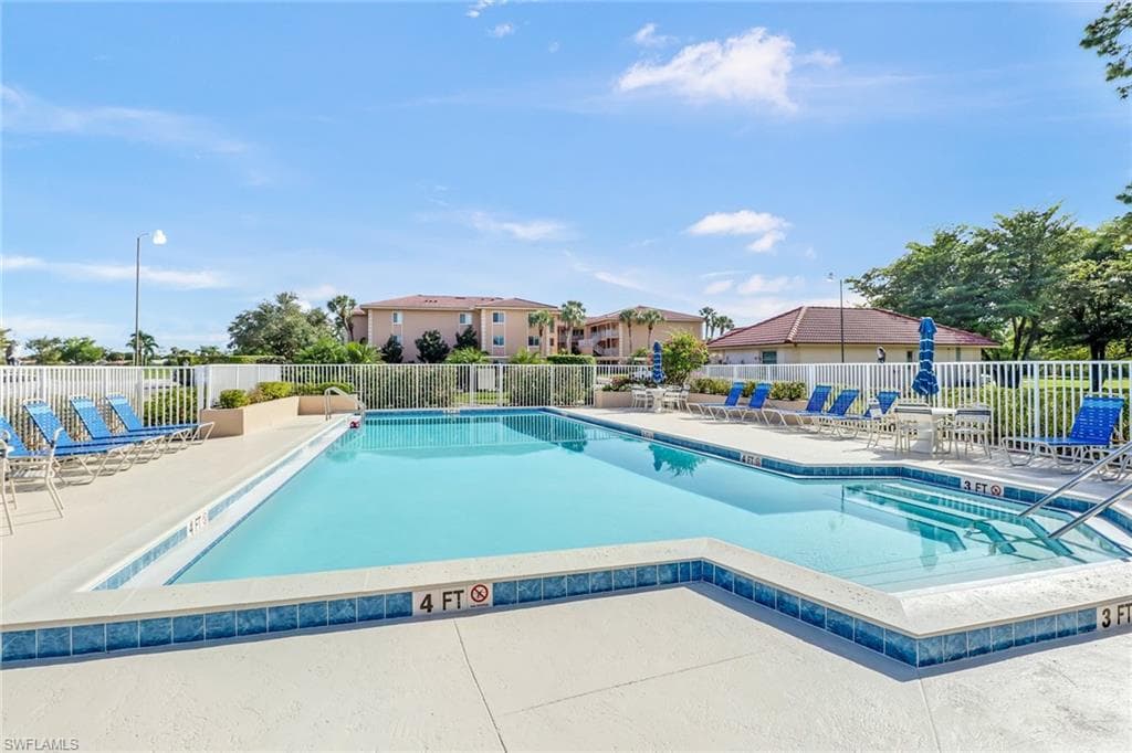 1051 Foxfire Ln 105, Naples, FL 34104-30