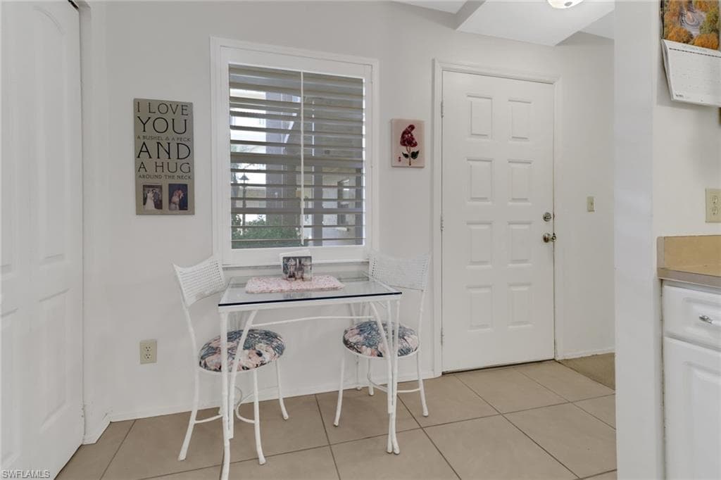 1051 Foxfire Ln 105, Naples, FL 34104-7