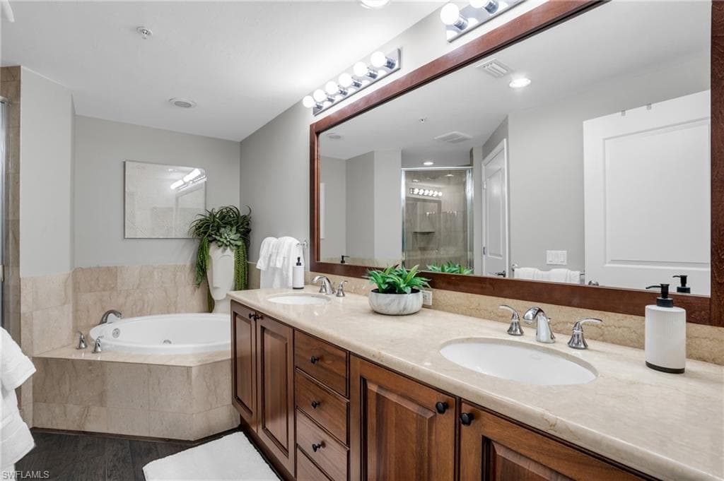 985 Sandpiper St I-103, Naples, FL 34102-13