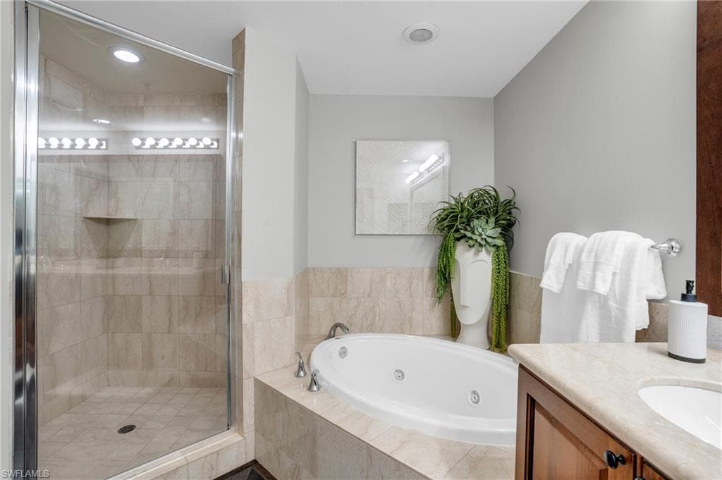 985 Sandpiper St I-103, Naples, FL 34102-14