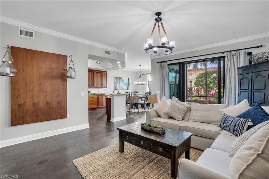 985 Sandpiper St I-103, Naples, FL 34102-4