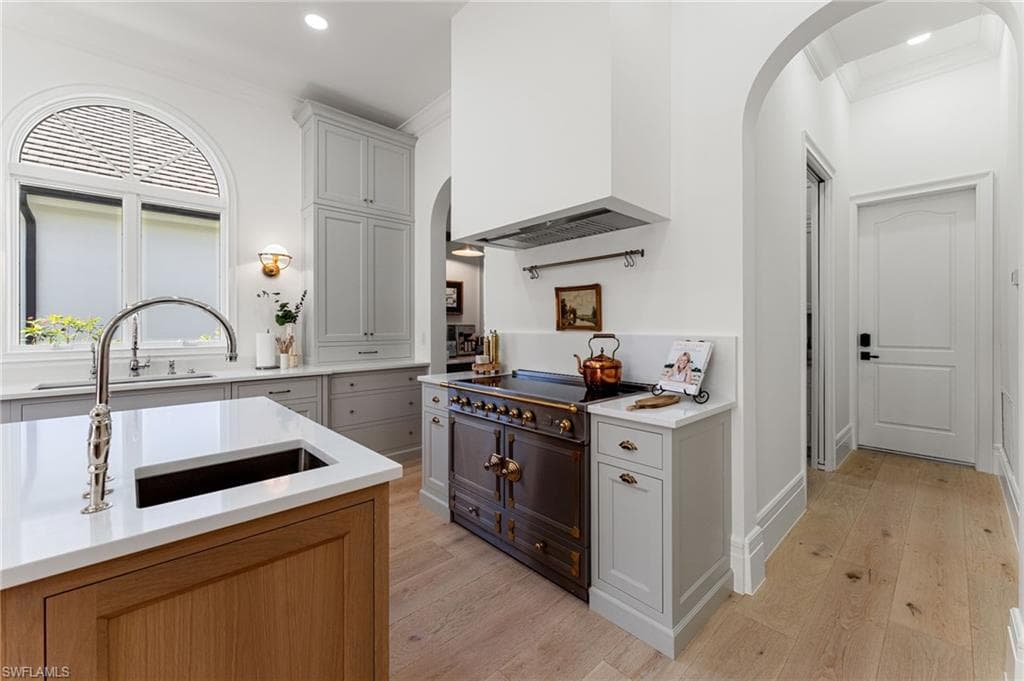 650 Bow Line Dr, Naples, FL 34103-9