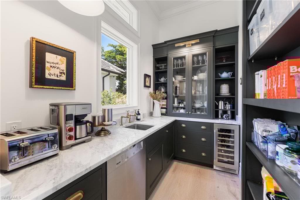 650 Bow Line Dr, Naples, FL 34103-11