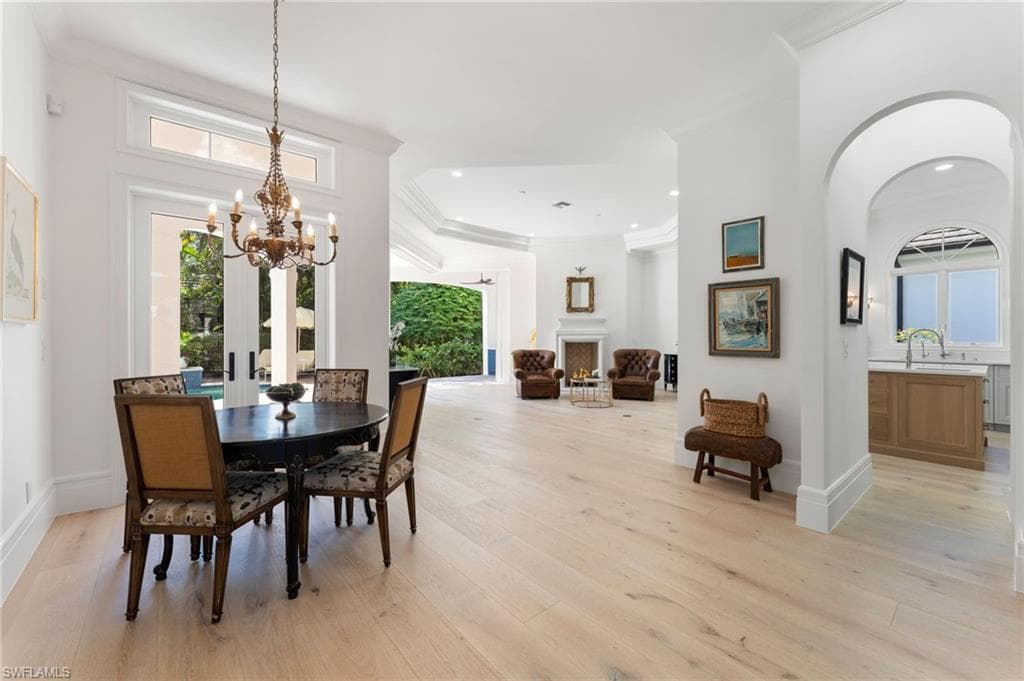 650 Bow Line Dr, Naples, FL 34103-17