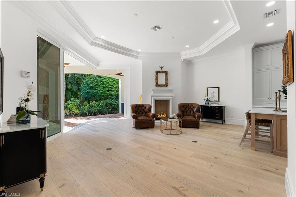 650 Bow Line Dr, Naples, FL 34103-19